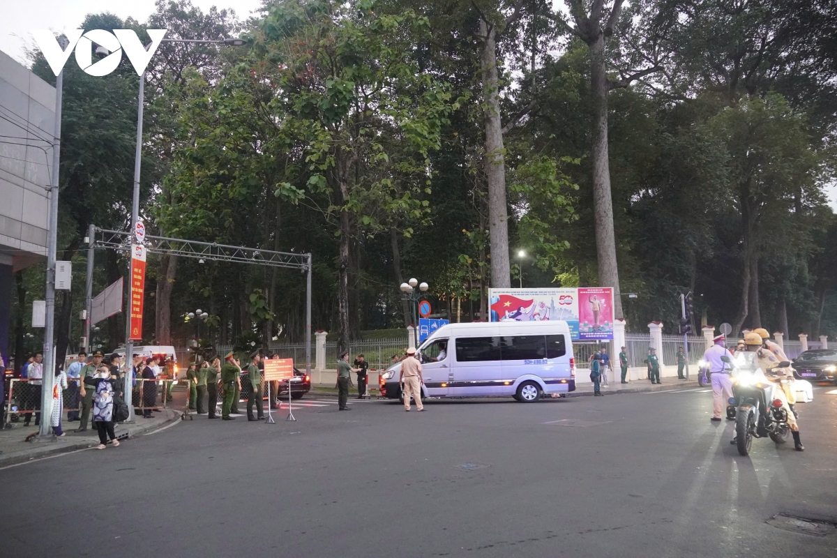 toàn cảnh lễ kỷ niệm, diễu binh, diễu hành cấp quốc gia mừng 50 năm thống nhất đất nước hình ảnh 28 toan canh le ky niem, dieu binh, dieu hanh cap quoc gia mung 50 nam thong nhat dat nuoc hinh anh 28