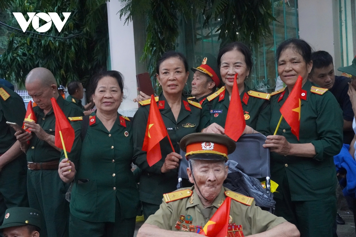 toàn cảnh lễ kỷ niệm, diễu binh, diễu hành cấp quốc gia mừng 50 năm thống nhất đất nước hình ảnh 36 toan canh le ky niem, dieu binh, dieu hanh cap quoc gia mung 50 nam thong nhat dat nuoc hinh anh 36
