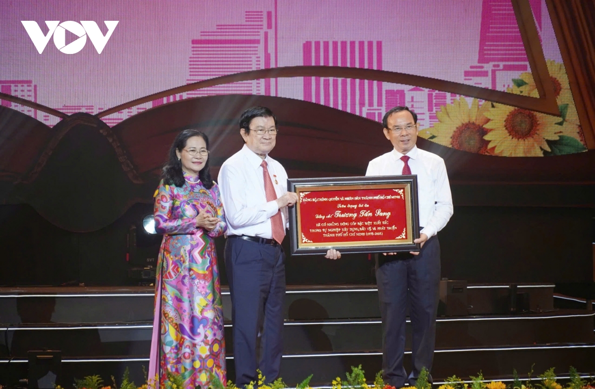 tôn vinh 60 cá nhân tiêu biểu suốt 50 năm của tp.hcm hình ảnh 4 ton vinh 60 ca nhan tieu bieu suot 50 nam cua tp.hcm hinh anh 4