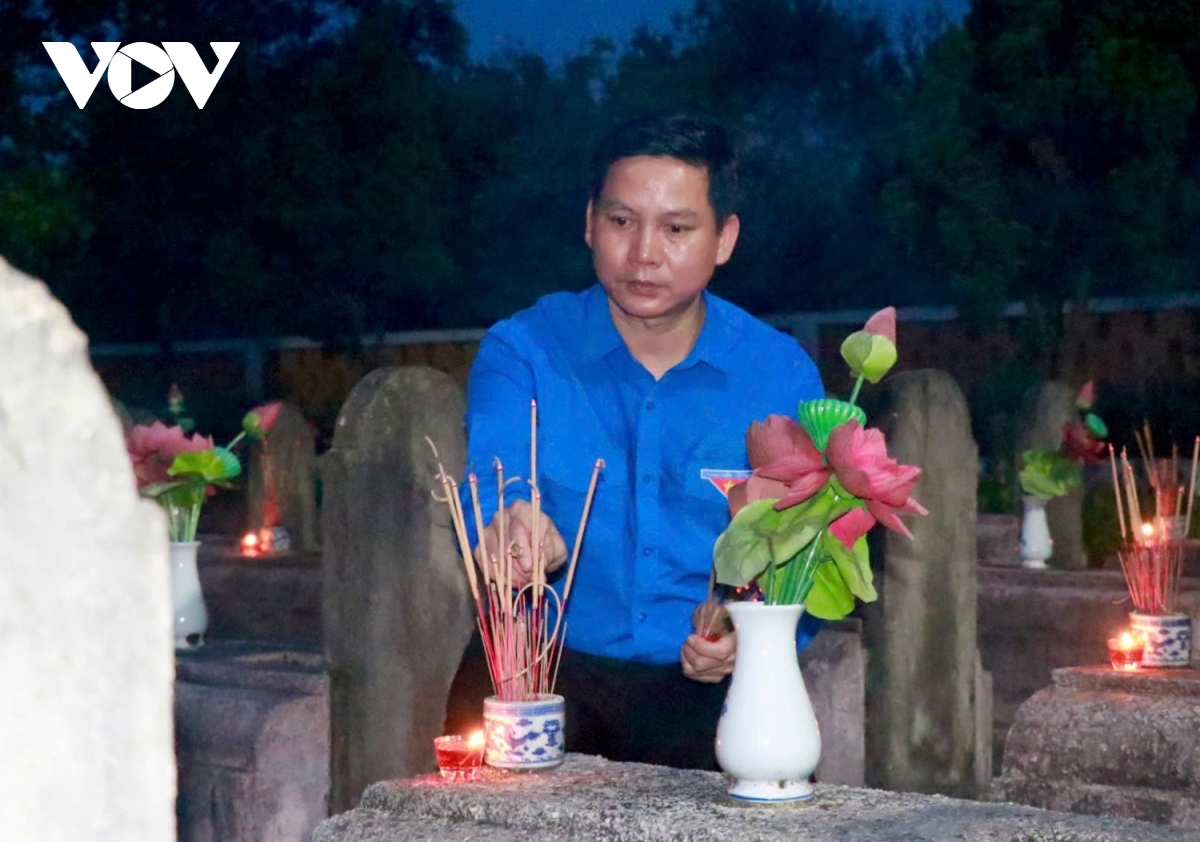1.500 doan vien thanh nien quang binh thap nen tri an liet sy hinh anh 7