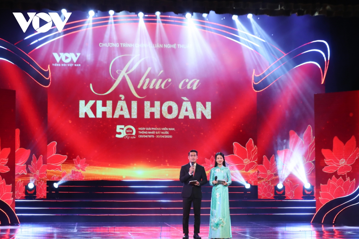 toàn cảnh chương trình chính luận nghệ thuật khúc ca khải hoàn hình ảnh 1 toan canh chuong trinh chinh luan nghe thuat khuc ca khai hoan hinh anh 1