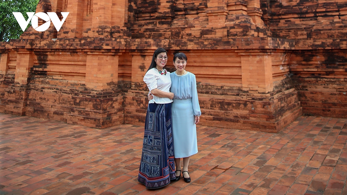 phu nhân thủ tướng việt nam và nhật bản thăm làng văn hóa du lịch các dân tộc việt nam hình ảnh 18 phu nhan thu tuong viet nam va nhat ban tham lang van hoa du lich cac dan toc viet nam hinh anh 18