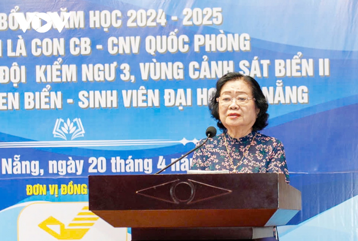 cau lac bo vi hoang sa- truong sa than yeu tiep suc hoc sinh ngheo hinh anh 1