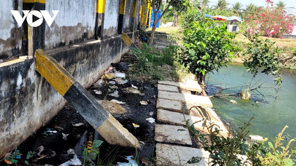 bãi rác ngày càng to dần, gây ô nhiễm làm đảo lộn cuộc sống khu dân cư hình ảnh 3 bai rac ngay cang to dan, gay o nhiem lam dao lon cuoc song khu dan cu hinh anh 3