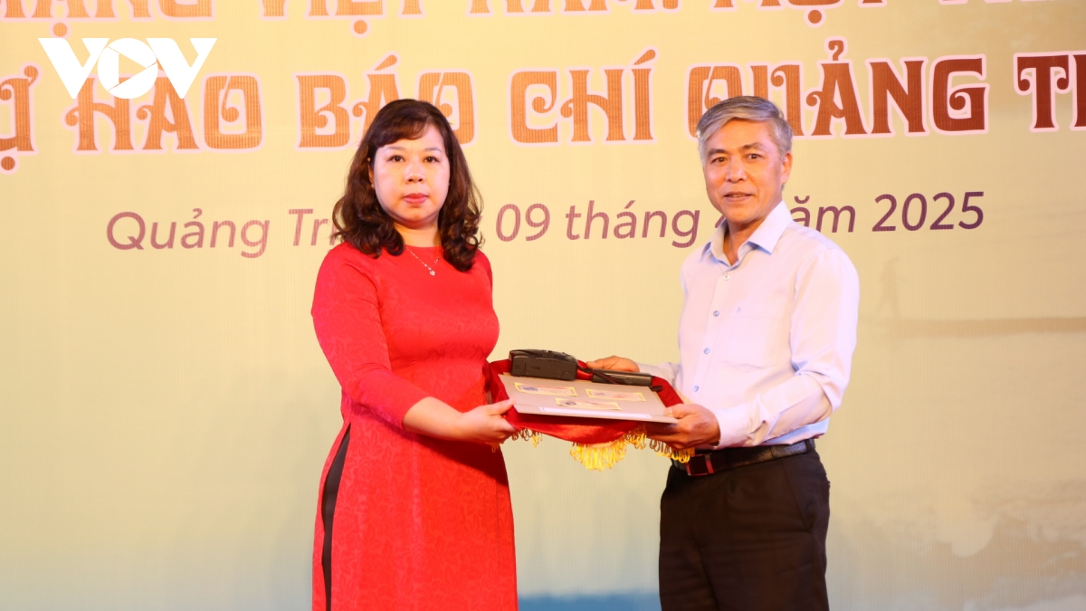 trưng bày một thế kỷ xung trận và tự hào báo chí quảng trị hình ảnh 8 trung bay mot the ky xung tran va tu hao bao chi quang tri hinh anh 8