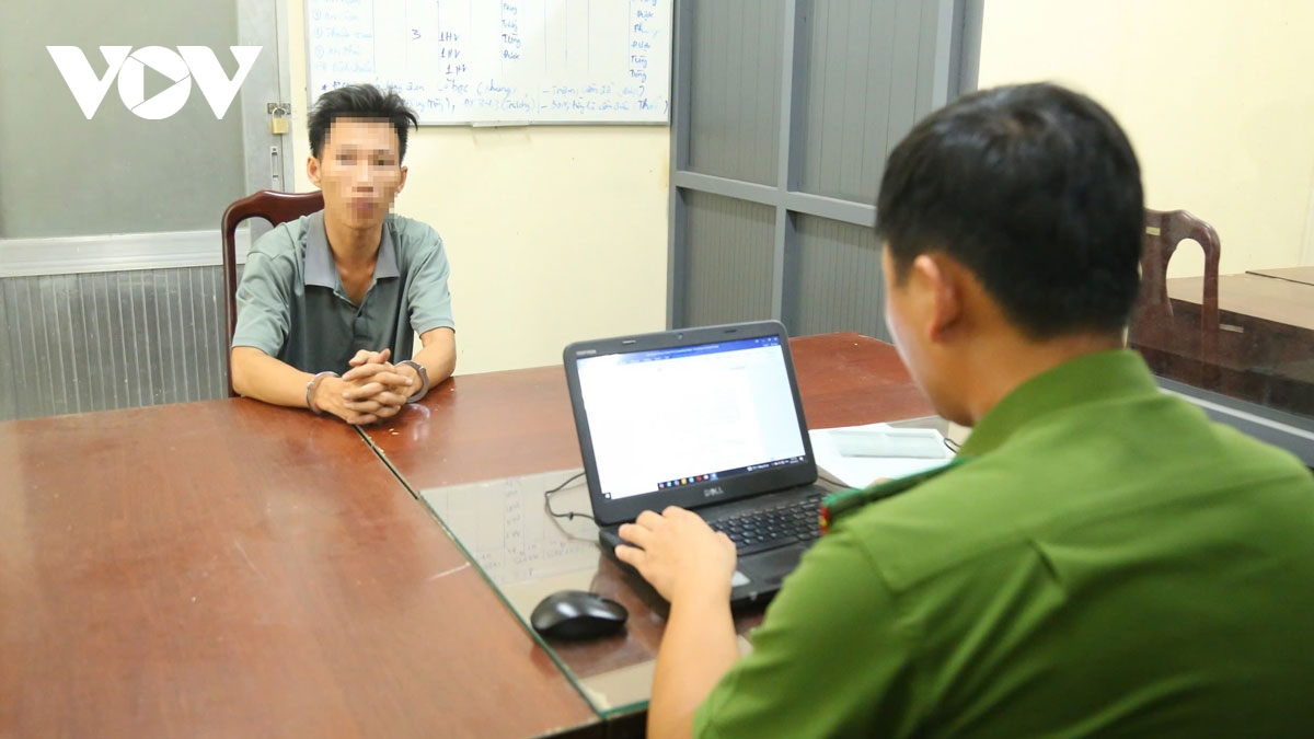 kẻ dùng súng khống chế cô gái ở bình dương khai gì hình ảnh 1 ke dung sung khong che co gai o binh duong khai gi hinh anh 1