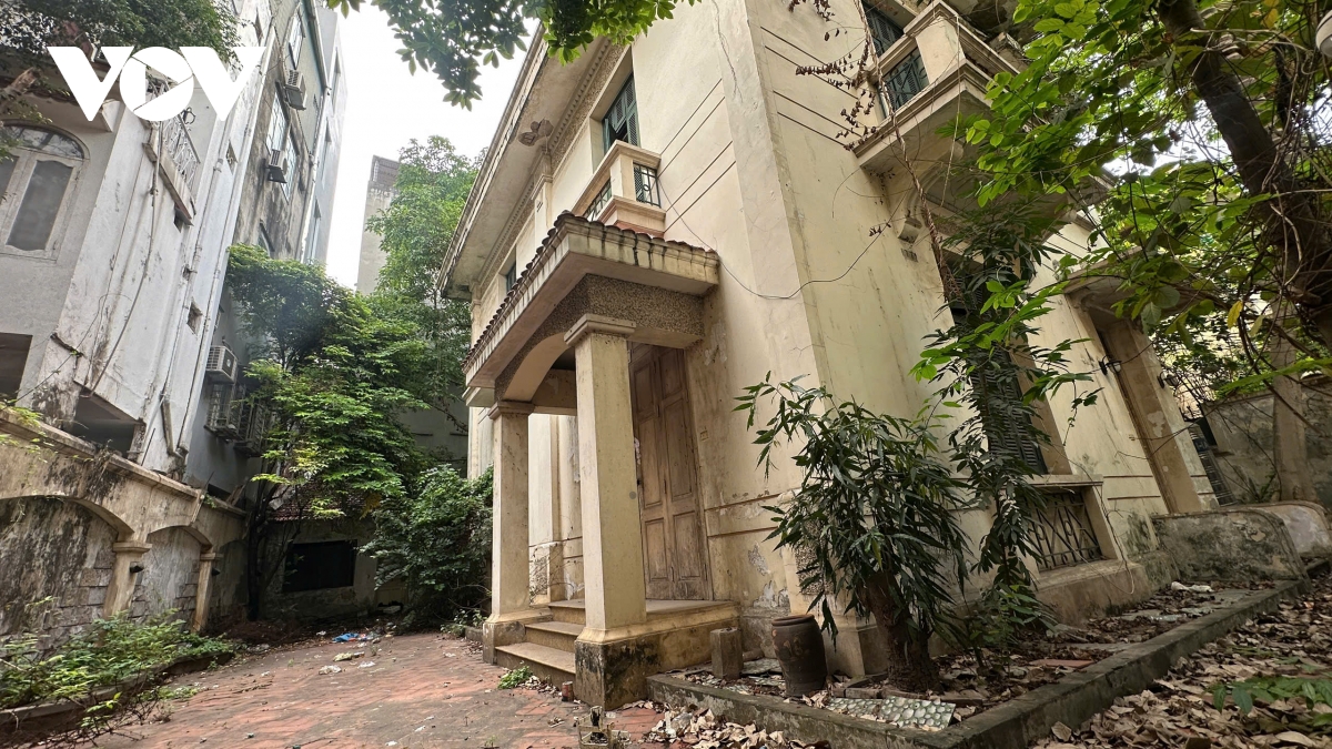 cận cảnh biệt thự công vụ bỏ hoang 11 năm được bố trí làm trụ sở viện văn học hình ảnh 6 can canh biet thu cong vu bo hoang 11 nam duoc bo tri lam tru so vien van hoc hinh anh 6