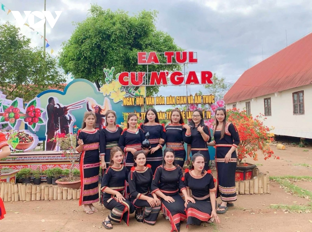 nghệ nhân Êđê và hành trình giữ hồn thổ cẩm hình ảnh 2 nghe nhan Ede va hanh trinh giu hon tho cam hinh anh 2