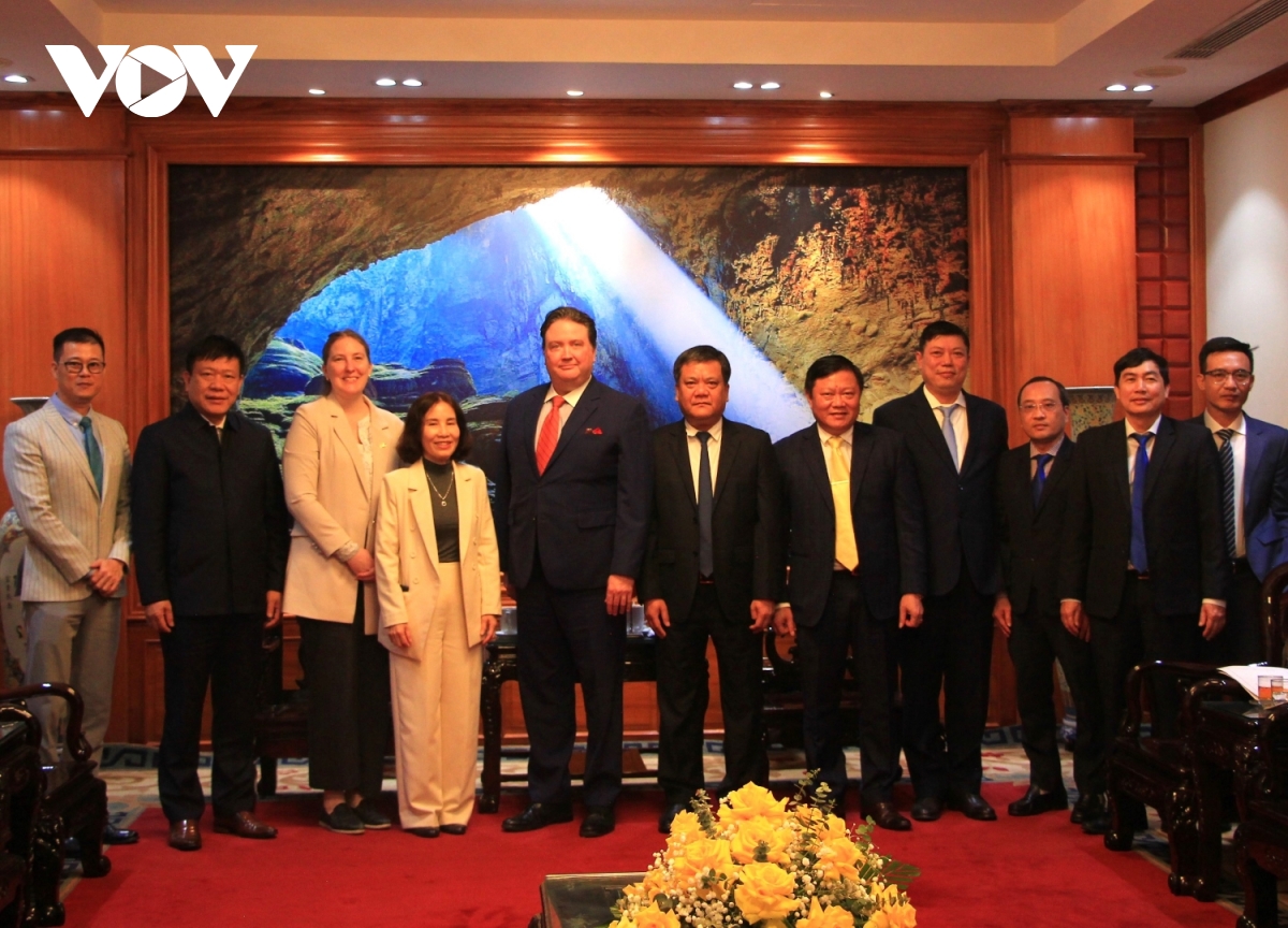 Đại sứ hoa kỳ viếng mộ Đại tướng võ nguyên giáp hình ảnh 3 Dai su hoa ky vieng mo Dai tuong vo nguyen giap hinh anh 3