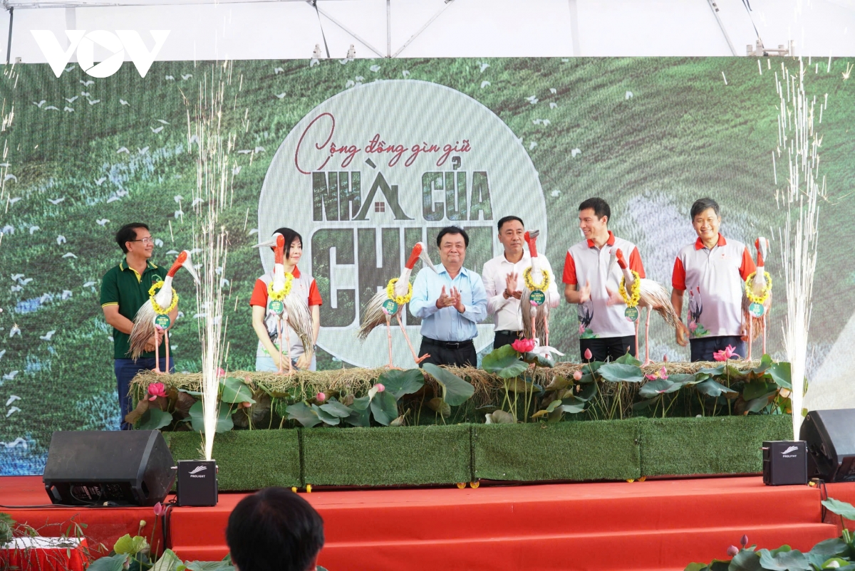 Đồng Tháp tiếp nhận 6 cá thể sếu đầu đỏ
