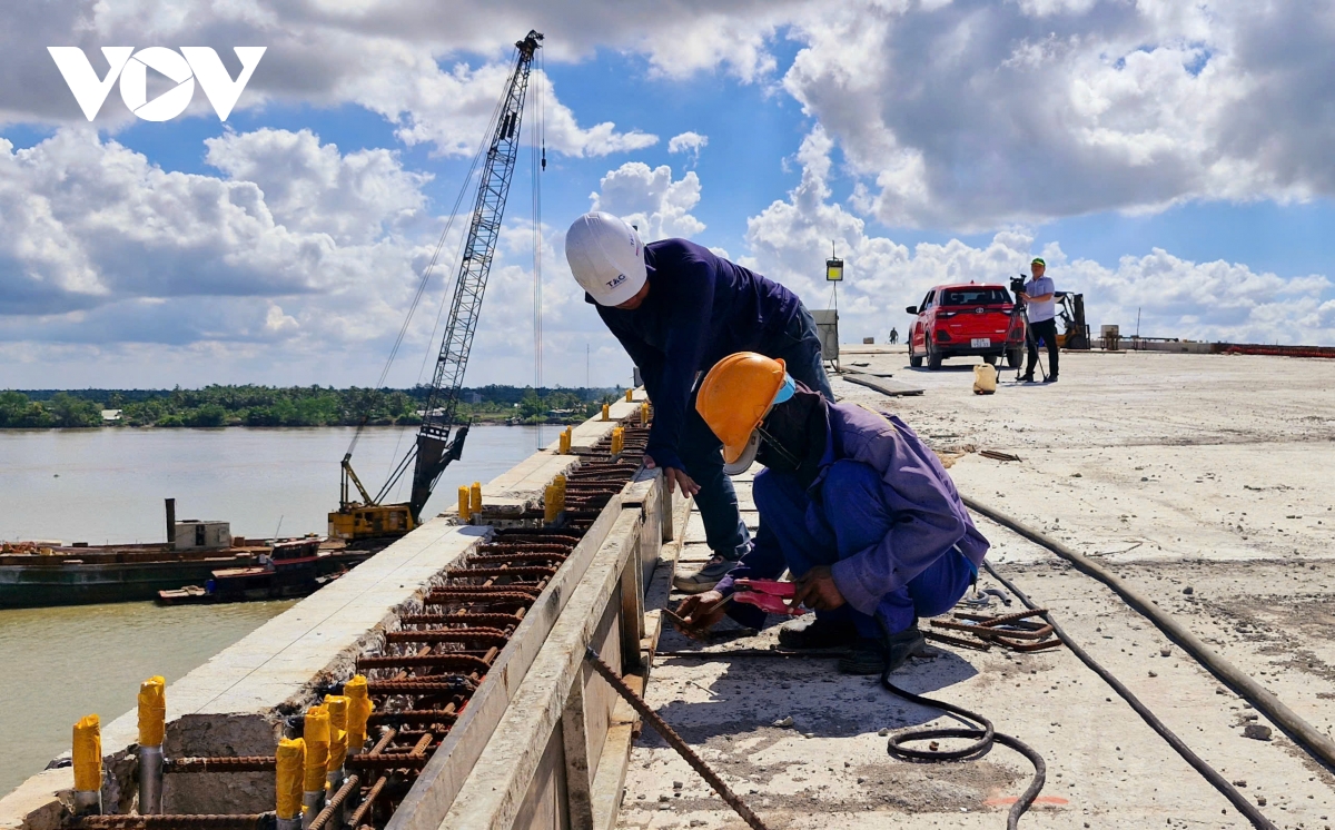 Cận cảnh cầu Đại Ngãi 2 sắp thông xe kỹ thuật