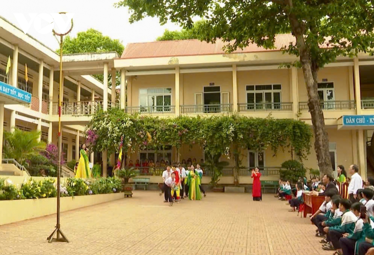 giáo dục truyền thống yêu nước cho học sinh nhân ngày giỗ tổ hùng vương hình ảnh 1 giao duc truyen thong yeu nuoc cho hoc sinh nhan ngay gio to hung vuong hinh anh 1