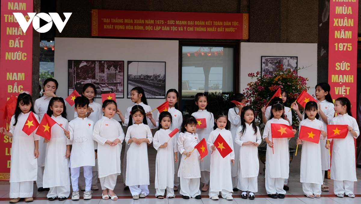 xúc động không khí sum họp 2 miền nam - bắc tại ga Đà nẵng hình ảnh 4 xuc dong khong khi sum hop 2 mien nam - bac tai ga Da nang hinh anh 4