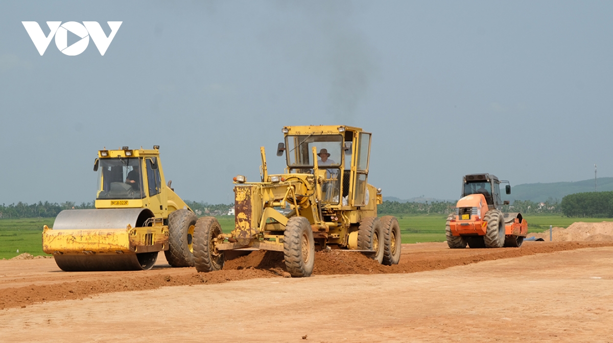 làm xuyên lễ trên cao tốc quảng ngãi-hoài nhơn hình ảnh 2 lam xuyen le tren cao toc quang ngai-hoai nhon hinh anh 2