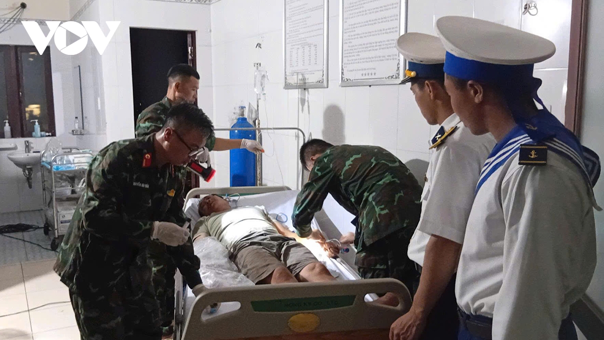 bệnh xá đảo trường sa cấp cứ ngư dân bị thương do máy xay đá hình ảnh 1 benh xa dao truong sa cap cu ngu dan bi thuong do may xay da hinh anh 1