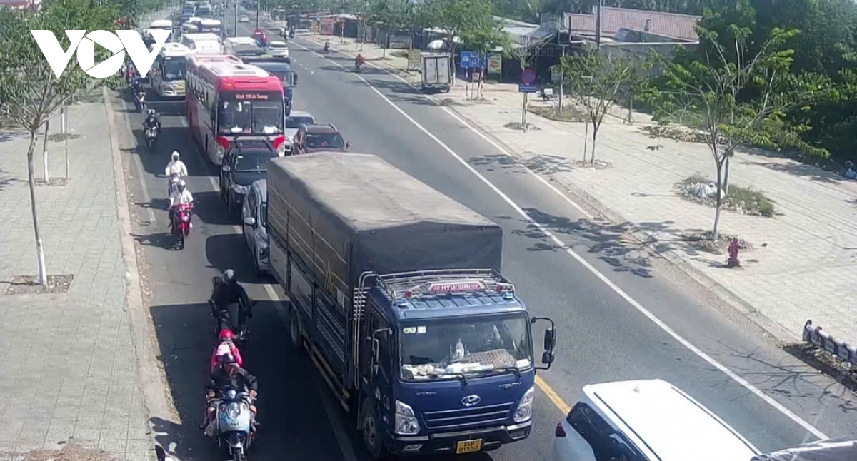 kẹt xe nghiêm trọng khu vực cầu rạch miễu hình ảnh 2 ket xe nghiem trong khu vuc cau rach mieu hinh anh 2