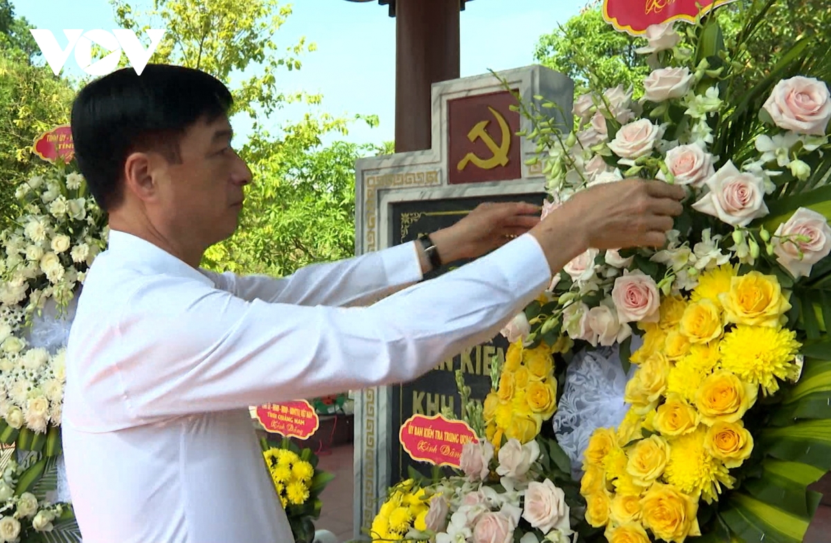 Chủ nhiệm Ủy ban Kiểm tra Trung ương dâng hương tại Di tích Ban Kiểm tra Khu ủy Khu 5