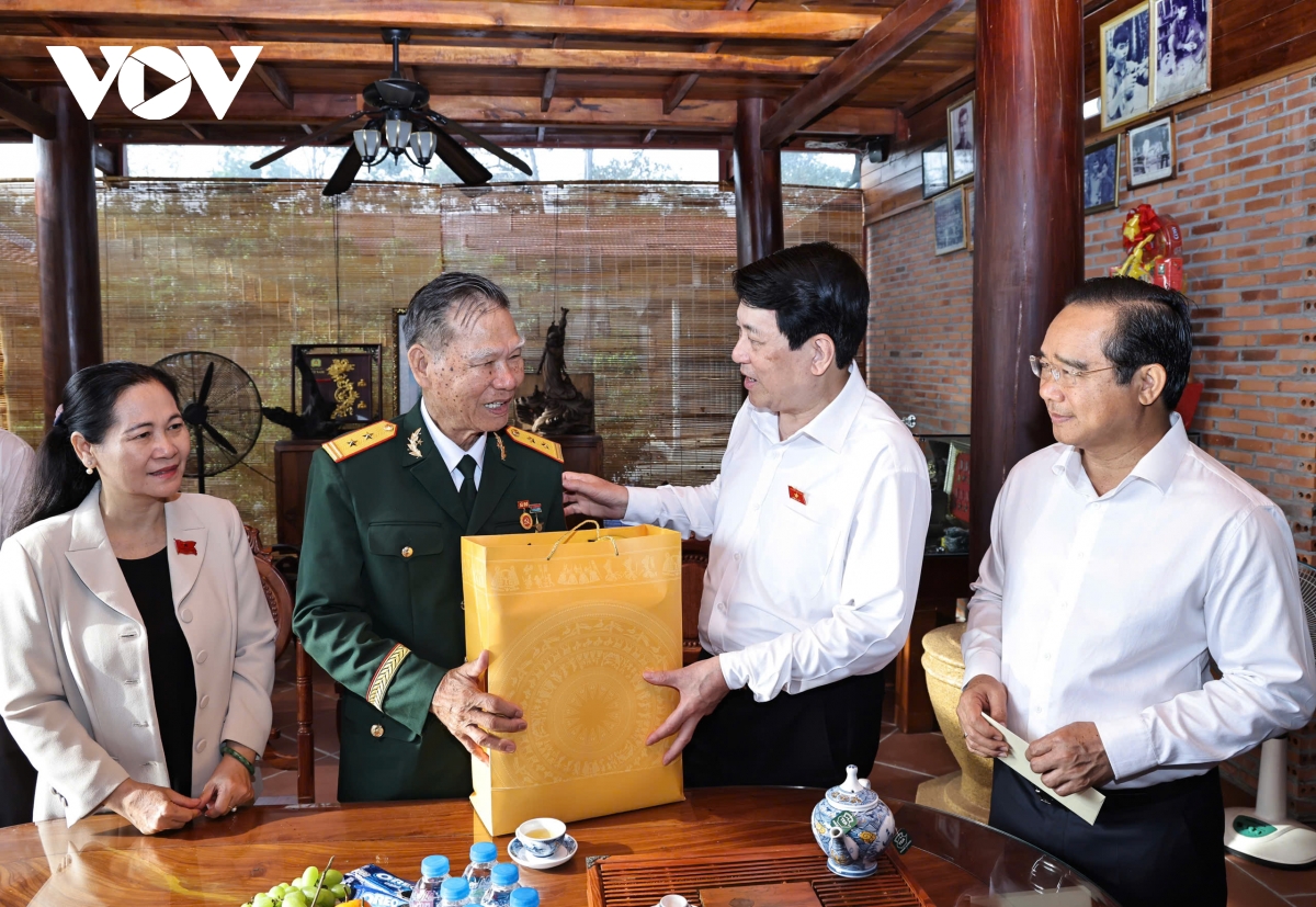 chủ tịch nước lương cường tiếp xúc cử tri tại huyện củ chi và hóc môn hình ảnh 5 chu tich nuoc luong cuong tiep xuc cu tri tai huyen cu chi va hoc mon hinh anh 5