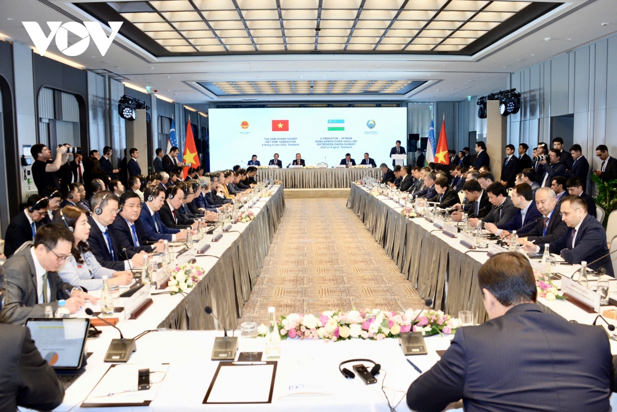 chủ tịch quốc hội dự tọa đàm doanh nghiệp việt nam uzbekistan hình ảnh 3 chu tich quoc hoi du toa dam doanh nghiep viet nam uzbekistan hinh anh 3