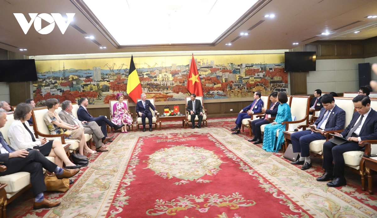 nhà vua và hoàng hậu bỉ thăm thành phố hải phòng hình ảnh 2 nha vua va hoang hau bi tham thanh pho hai phong hinh anh 2