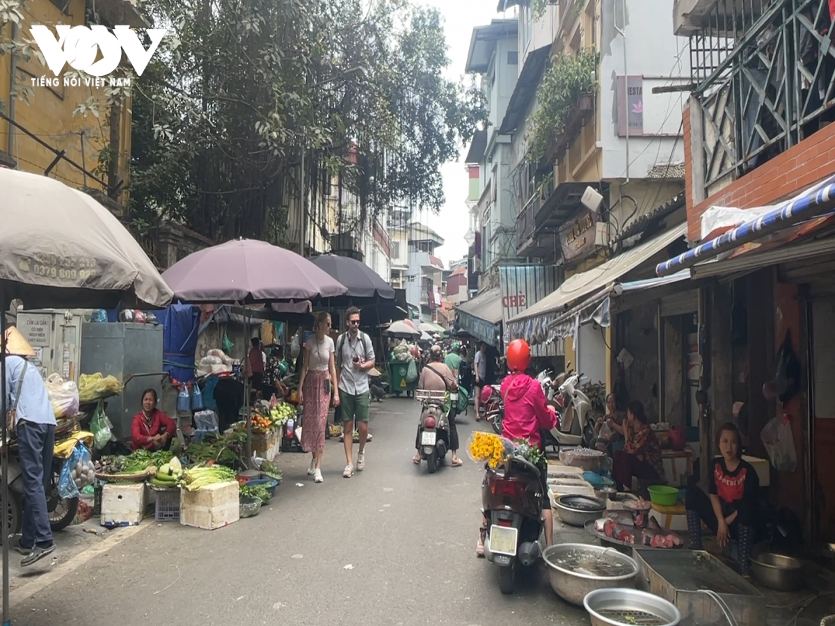 Chuyên gia: Bát phở và cắt tóc tăng giá rồi thì không bao giờ giảm nữa
