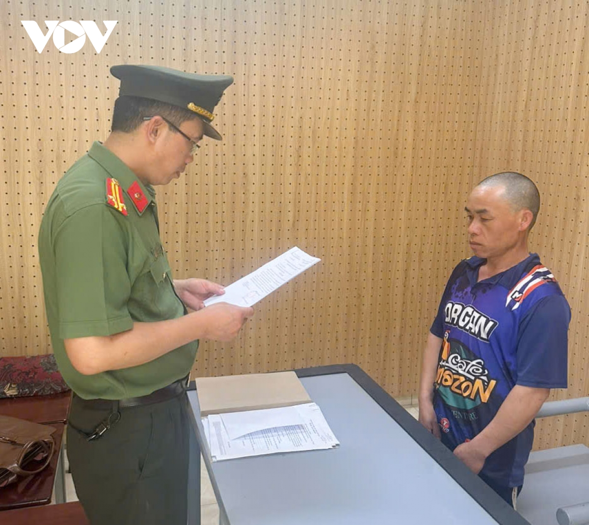 tạm giam đối tượng tổ chức cho người khác xuất cảnh, nhập cảnh trái phép hình ảnh 1 tam giam doi tuong to chuc cho nguoi khac xuat canh, nhap canh trai phep hinh anh 1