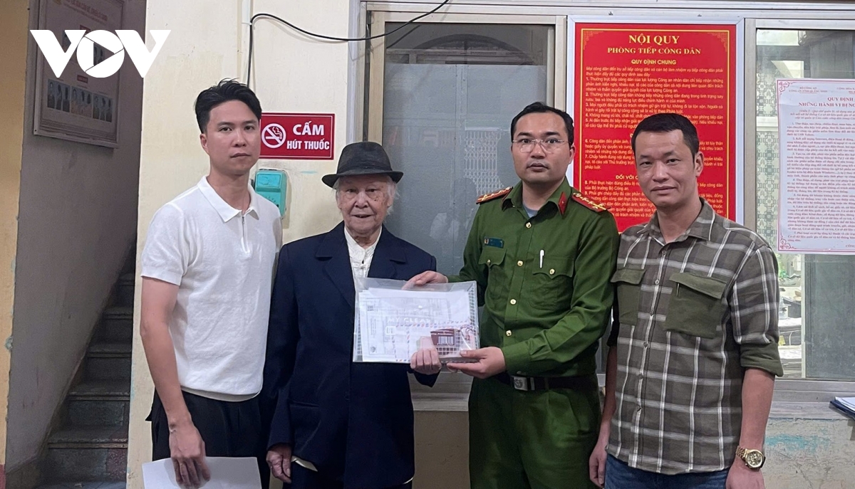 Nhặt được tiền, vàng đánh rơi, cán bộ công an xác minh trả lại sau 1 giờ