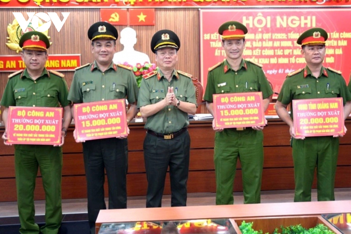 Nhanh chóng bắt giữ kẻ giết vợ, phi tang xác: Thưởng nóng đơn vị phá án