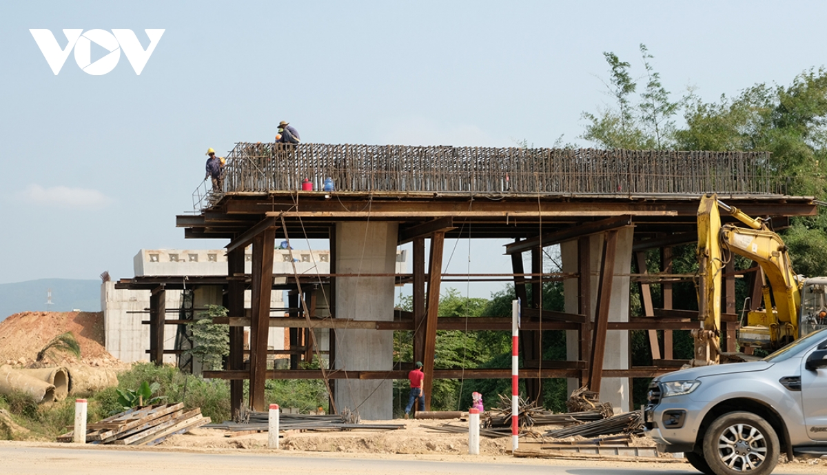 làm xuyên lễ trên cao tốc quảng ngãi-hoài nhơn hình ảnh 3 lam xuyen le tren cao toc quang ngai-hoai nhon hinh anh 3