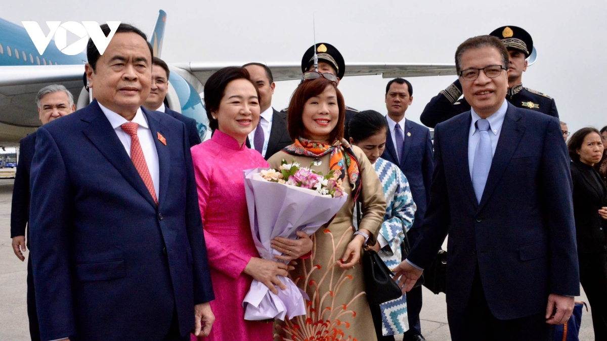 Chủ tịch Quốc hội đến Thủ đô Tashkent, dự IPU-150, thăm chính thức Uzbekistan