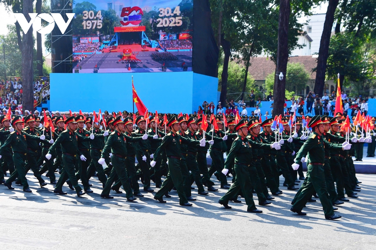 toàn cảnh lễ kỷ niệm, diễu binh, diễu hành cấp quốc gia mừng 50 năm thống nhất đất nước hình ảnh 94 toan canh le ky niem, dieu binh, dieu hanh cap quoc gia mung 50 nam thong nhat dat nuoc hinh anh 94