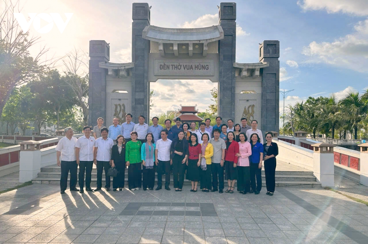 Dai bieu quoc hoi chuyen trach cac tinh, thanh pho dang huong tai Den tho vua hung hinh anh 1