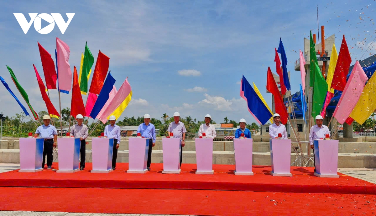 khánh thành công trình cống âu rạch mọp chào mừng kỷ niệm 50 năm giải phóng miền nam hình ảnh 2 khanh thanh cong trinh cong au rach mop chao mung ky niem 50 nam giai phong mien nam hinh anh 2