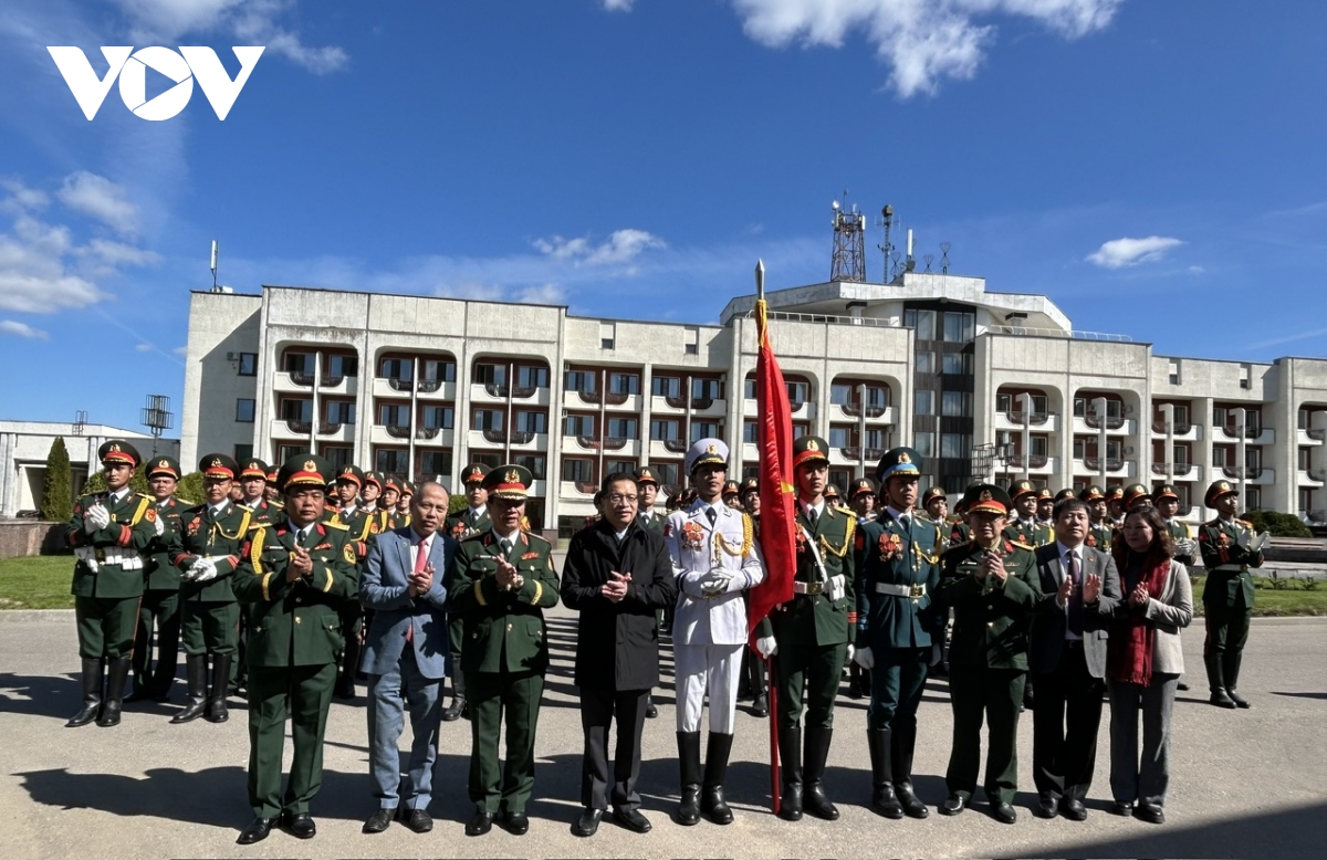 Đại sứ việt nam tại lb nga thăm Đoàn qĐnd vn dự duyệt binh ở quảng trường Đỏ hình ảnh 1 Dai su viet nam tai lb nga tham Doan qDnd vn du duyet binh o quang truong Do hinh anh 1