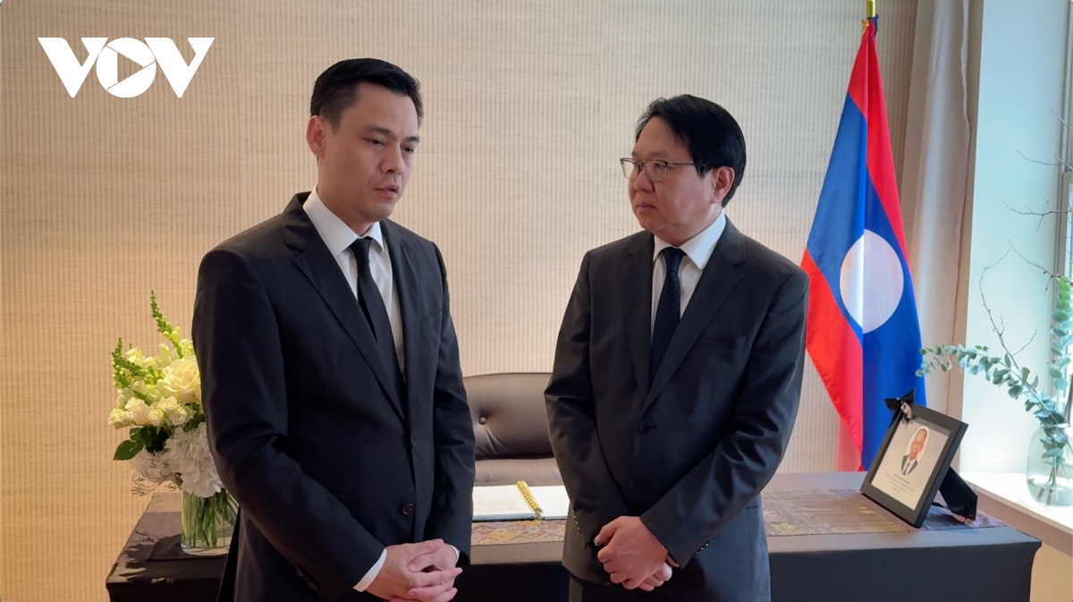 Đại sứ Đặng hoàng giang viếng đồng chí khamtay siphandone tại new york, hoa kỳ hình ảnh 3 Dai su Dang hoang giang vieng dong chi khamtay siphandone tai new york, hoa ky hinh anh 3