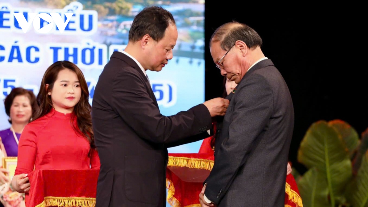 Đà lạt tôn vinh các gia đình có công cách mạng tiêu biểu hình ảnh 3 Da lat ton vinh cac gia dinh co cong cach mang tieu bieu hinh anh 3