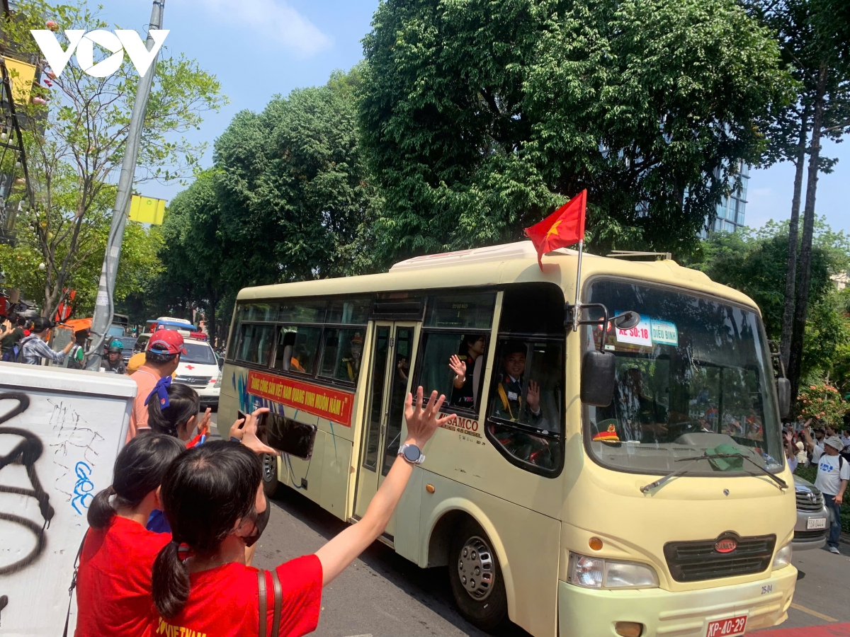 màn nhảy dân vũ sôi động của khối nữ sỹ quan quân y giao lưu cùng nhân dân hình ảnh 2 man nhay dan vu soi dong cua khoi nu sy quan quan y giao luu cung nhan dan hinh anh 2