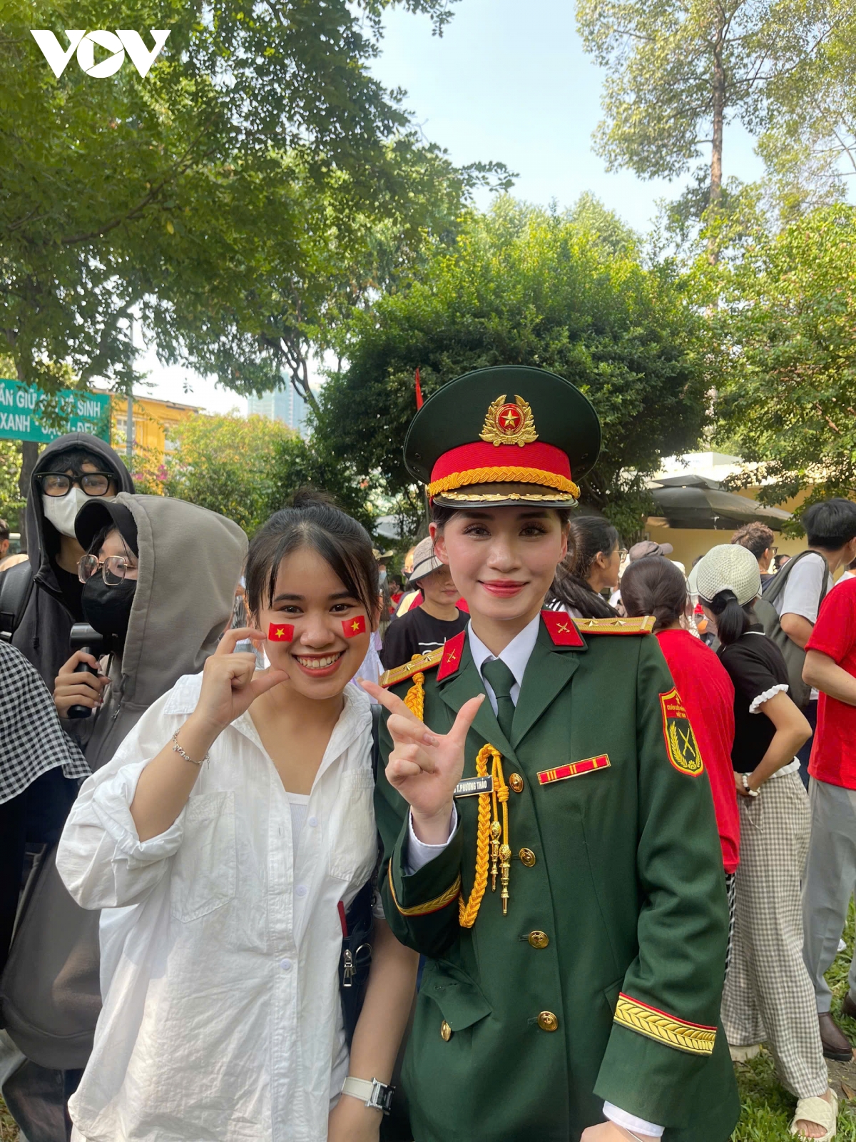 màn nhảy dân vũ sôi động của khối nữ sỹ quan quân y giao lưu cùng nhân dân hình ảnh 3 man nhay dan vu soi dong cua khoi nu sy quan quan y giao luu cung nhan dan hinh anh 3