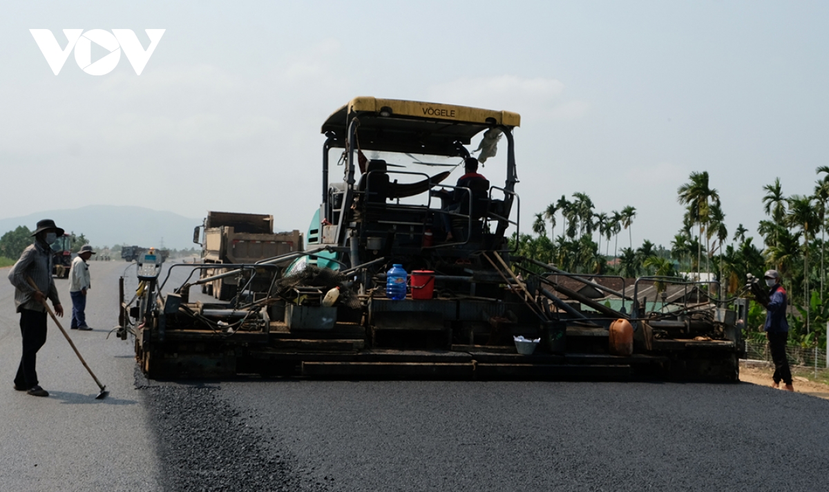 làm xuyên lễ trên cao tốc quảng ngãi-hoài nhơn hình ảnh 4 lam xuyen le tren cao toc quang ngai-hoai nhon hinh anh 4