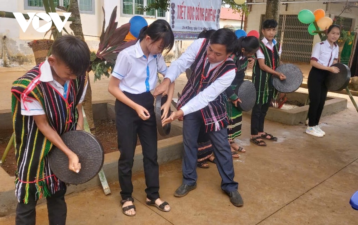 Để tiếng chiêng ngân vang mãi giữa đại ngàn hình ảnh 2 De tieng chieng ngan vang mai giua dai ngan hinh anh 2