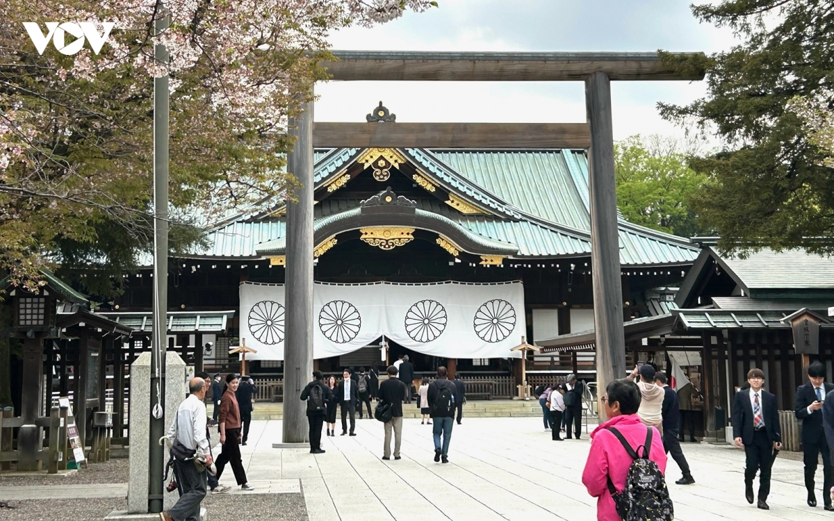 thu tuong nhat ban ishiba gui le vat masakaki den den yasukuni hinh anh 1