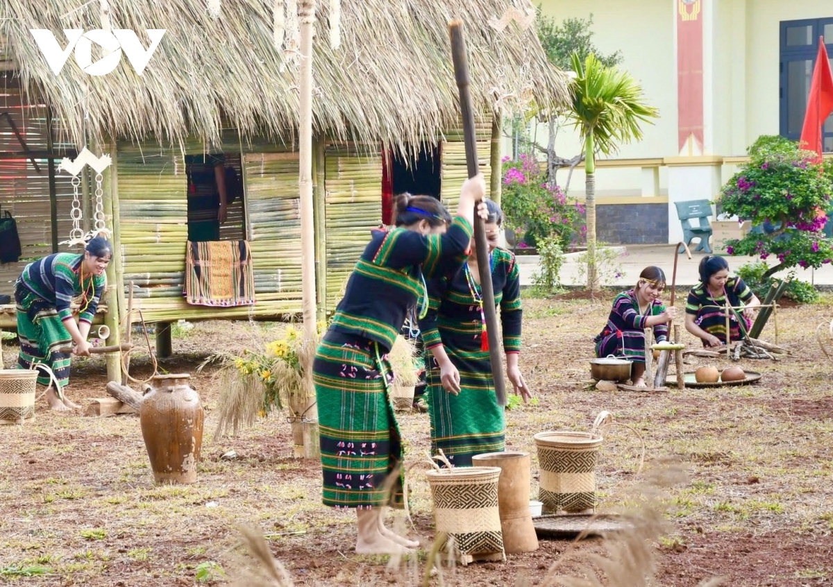 Để tiếng chiêng ngân vang mãi giữa đại ngàn hình ảnh 3 De tieng chieng ngan vang mai giua dai ngan hinh anh 3