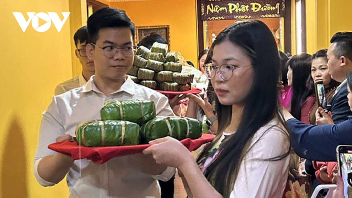 người việt tại nga dâng hương tưởng nhớ vua hùng hình ảnh 2 nguoi viet tai nga dang huong tuong nho vua hung hinh anh 2