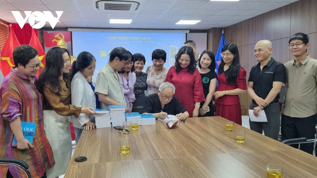 Đi dọc thời gian - ghi lại những dấu ấn lịch sử của Đài tiếng nói việt nam hình ảnh 3 Di doc thoi gian - ghi lai nhung dau an lich su cua Dai tieng noi viet nam hinh anh 3