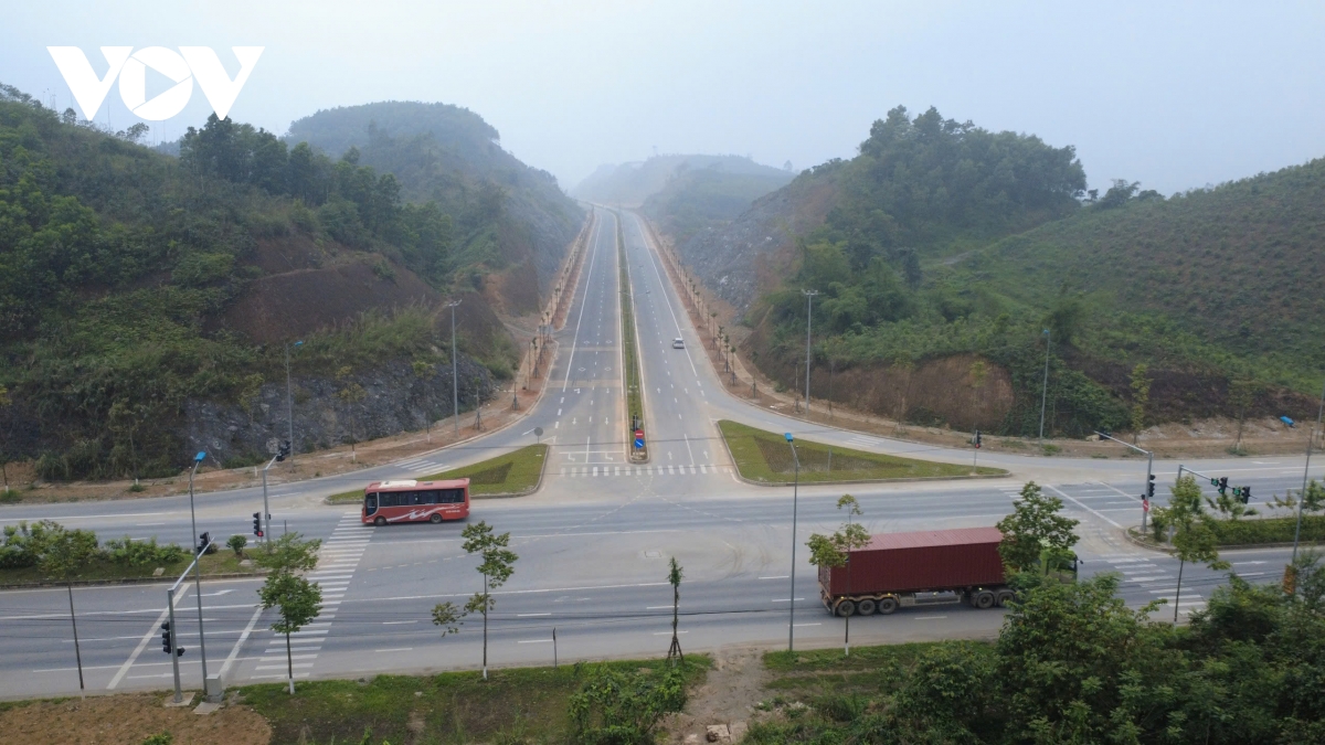 yên bái khánh thành công trình chào mừng 50 năm thống nhất đất nước hình ảnh 1 yen bai khanh thanh cong trinh chao mung 50 nam thong nhat dat nuoc hinh anh 1