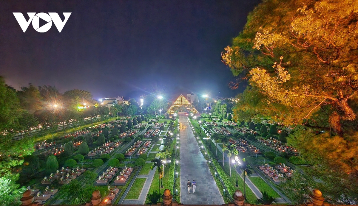 hàng nghìn đoàn viên Điện biên thắp nến tri ân các anh hùng liệt sĩ hình ảnh 3 hang nghin doan vien Dien bien thap nen tri an cac anh hung liet si hinh anh 3
