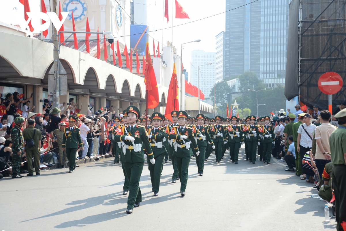 toàn cảnh lễ kỷ niệm, diễu binh, diễu hành cấp quốc gia mừng 50 năm thống nhất đất nước hình ảnh 107 toan canh le ky niem, dieu binh, dieu hanh cap quoc gia mung 50 nam thong nhat dat nuoc hinh anh 107