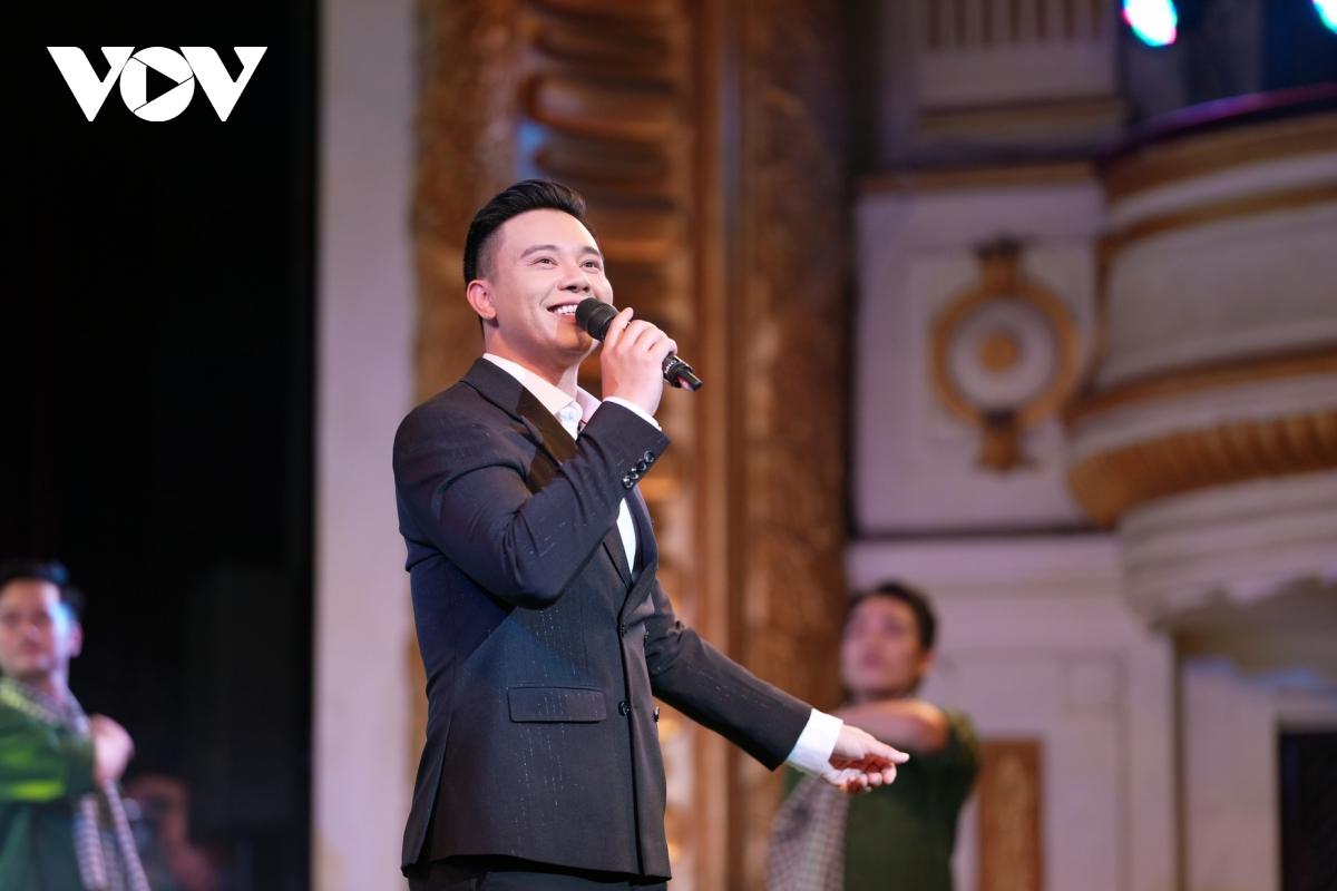toàn cảnh chương trình chính luận nghệ thuật khúc ca khải hoàn hình ảnh 13 toan canh chuong trinh chinh luan nghe thuat khuc ca khai hoan hinh anh 13