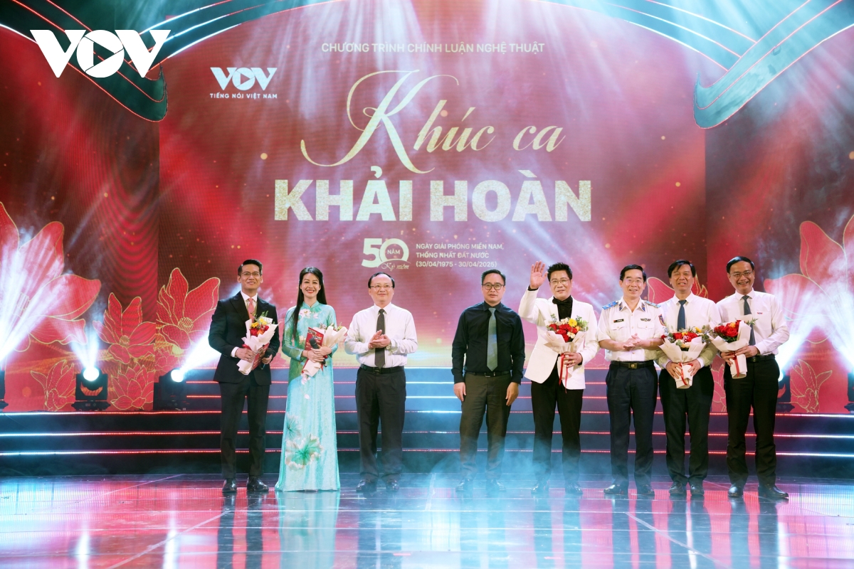 toàn cảnh chương trình chính luận nghệ thuật khúc ca khải hoàn hình ảnh 17 toan canh chuong trinh chinh luan nghe thuat khuc ca khai hoan hinh anh 17