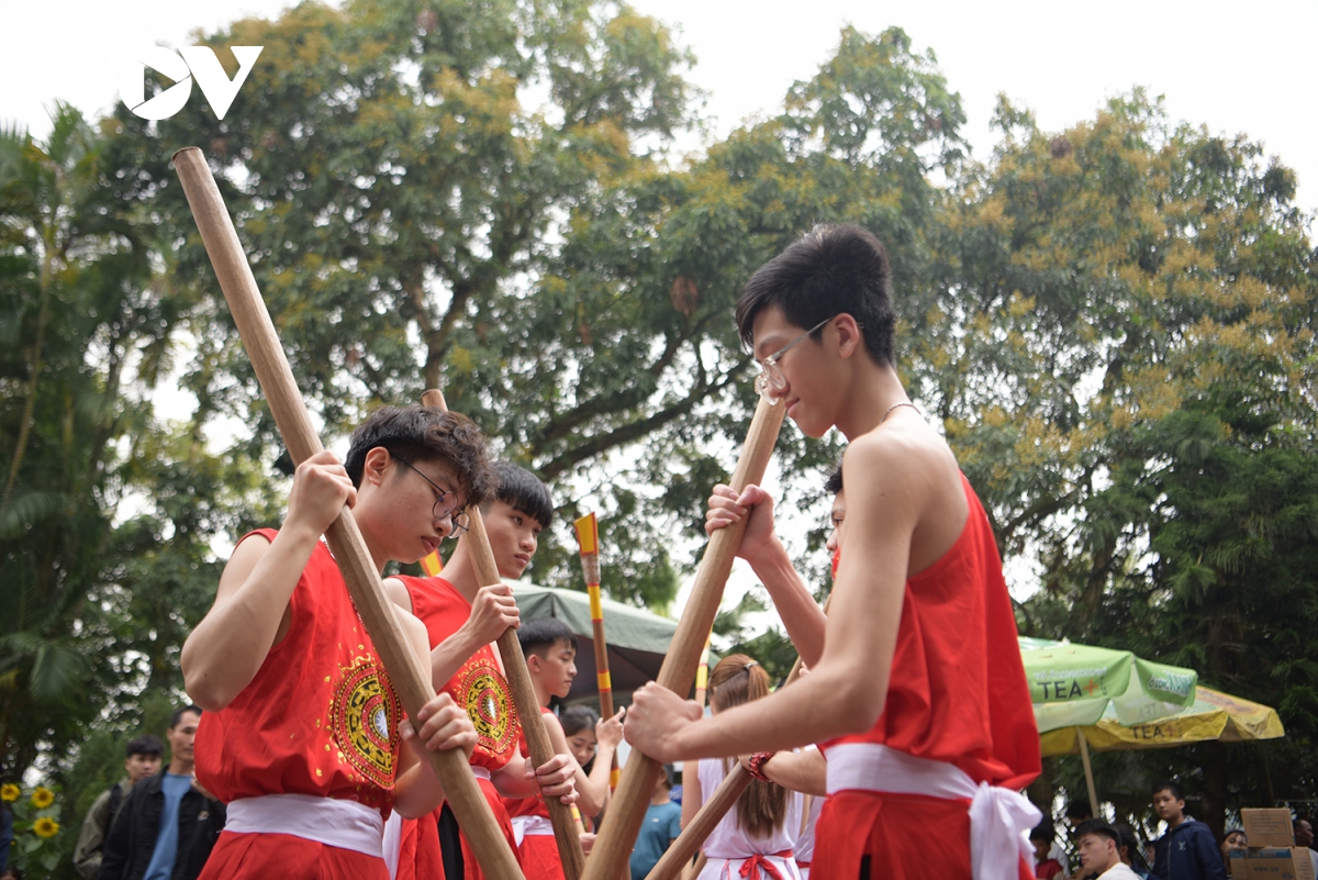 Am vang trong dong, dam duong trong ngay gio to hung vuong hinh anh 13